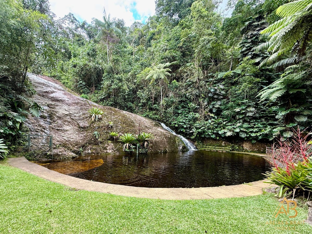 Sítio 5 Suítes à Venda no Fazenda Inglesa, Petrópolis