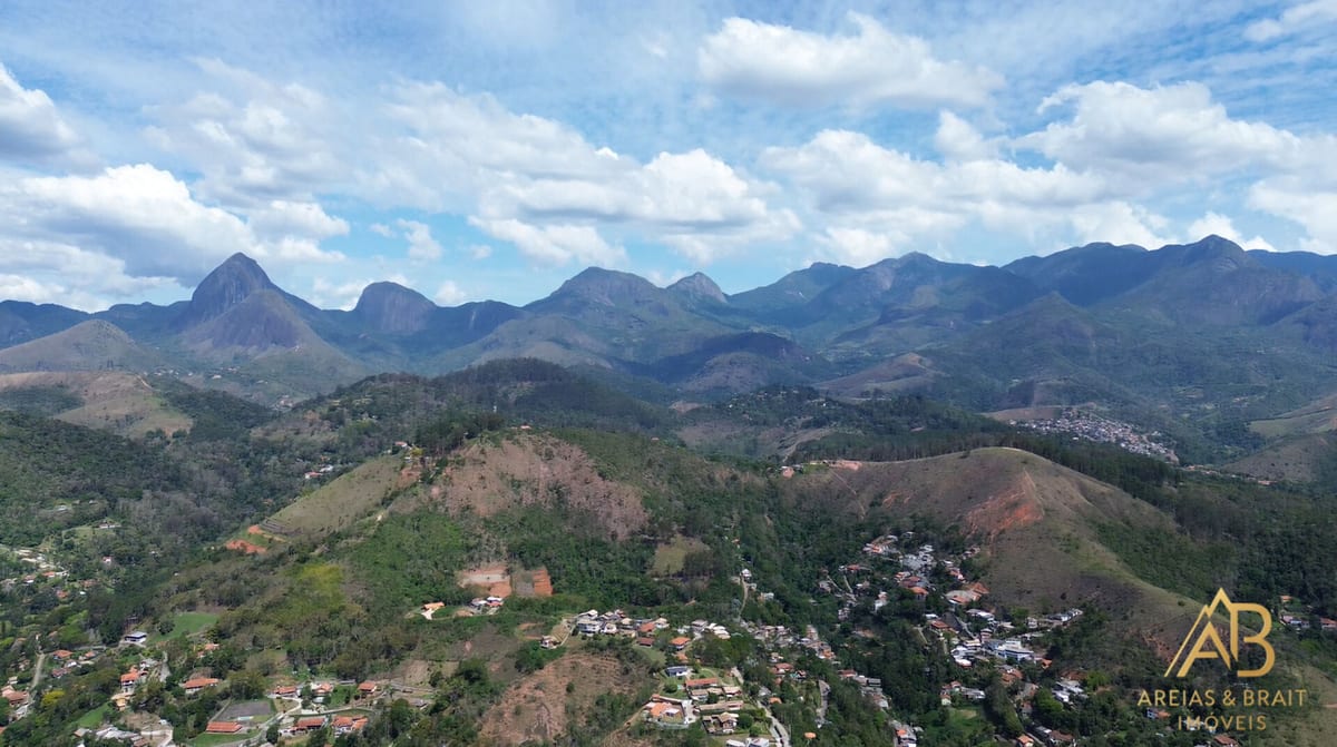 Lote 2.527 m² à Venda no Condomínio Mundéus, Itaipava