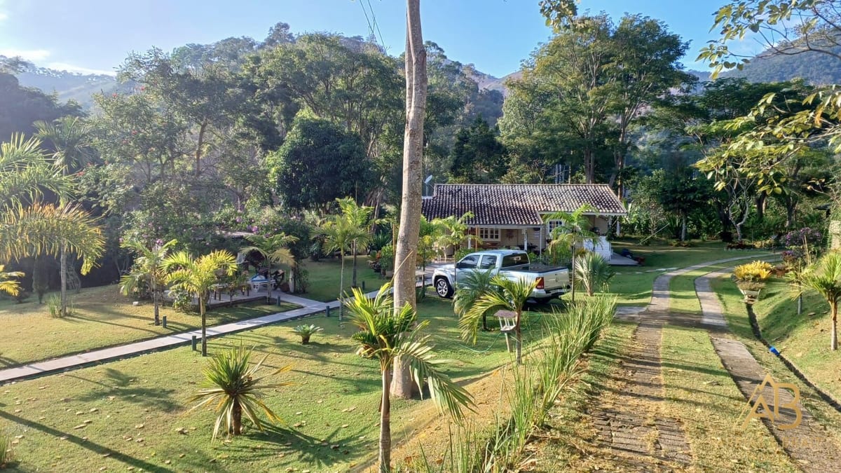 Sítio 9.000 m² à Venda em São José do Vale do Rio Preto, RJ