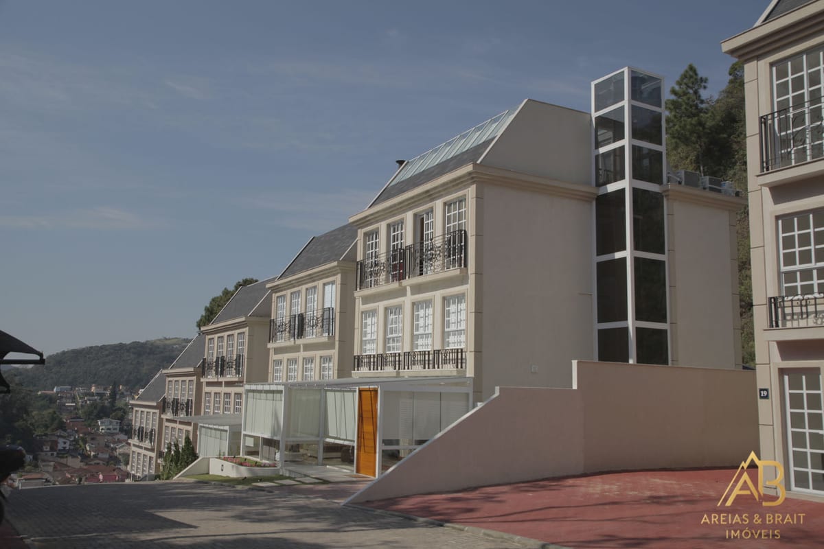 Casa 3 Suítes à Venda no Valparaíso, Petrópolis