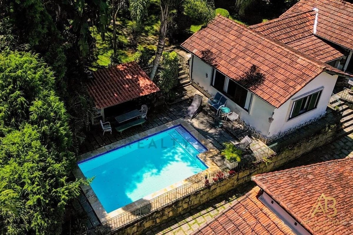 Casa 4 Quartos com 3.417 m² de Terreno à Venda em Nogueira
