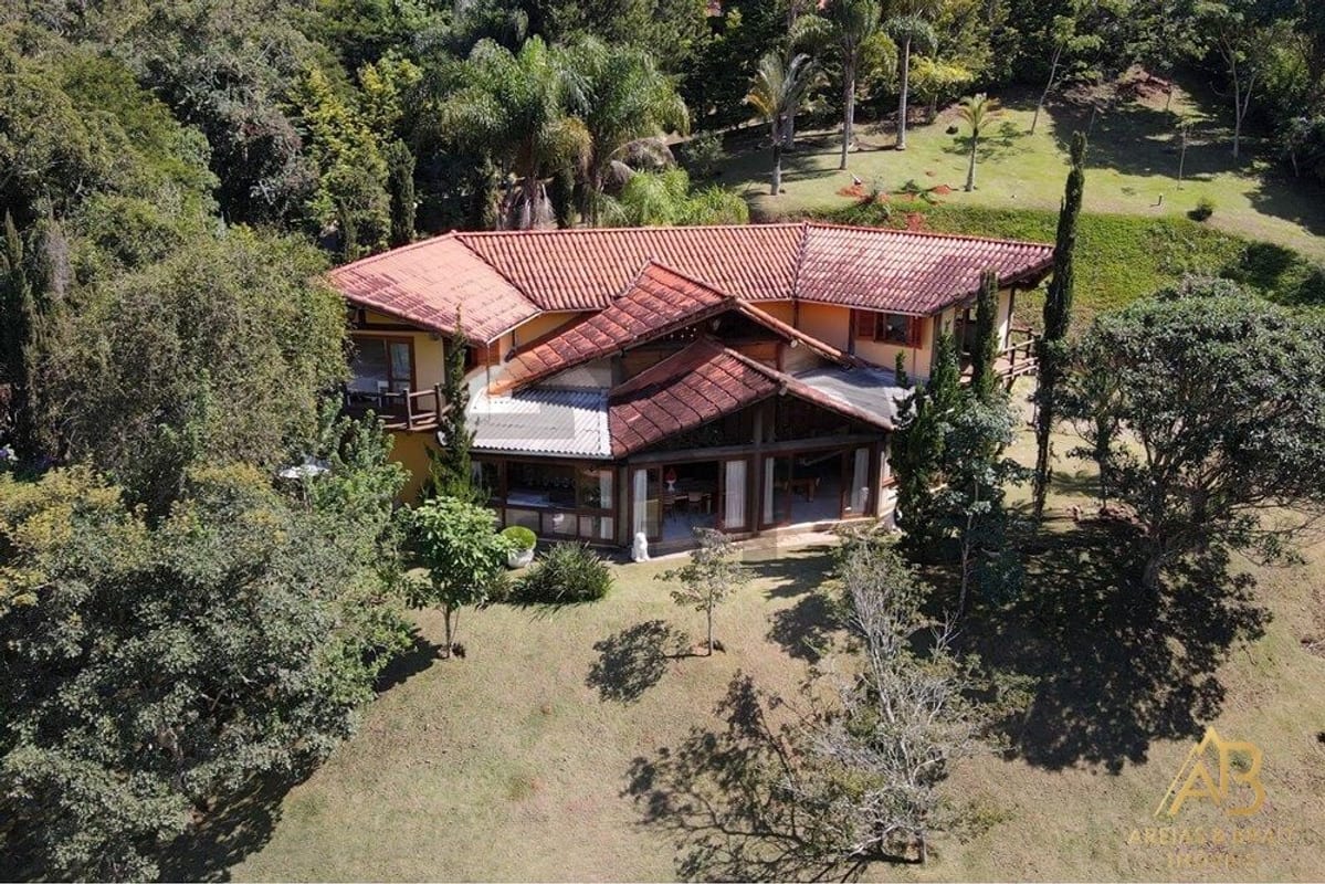 Casa 3 Suítes 8.766 m² à Venda no Vale do Cuiabá, Itaipava
