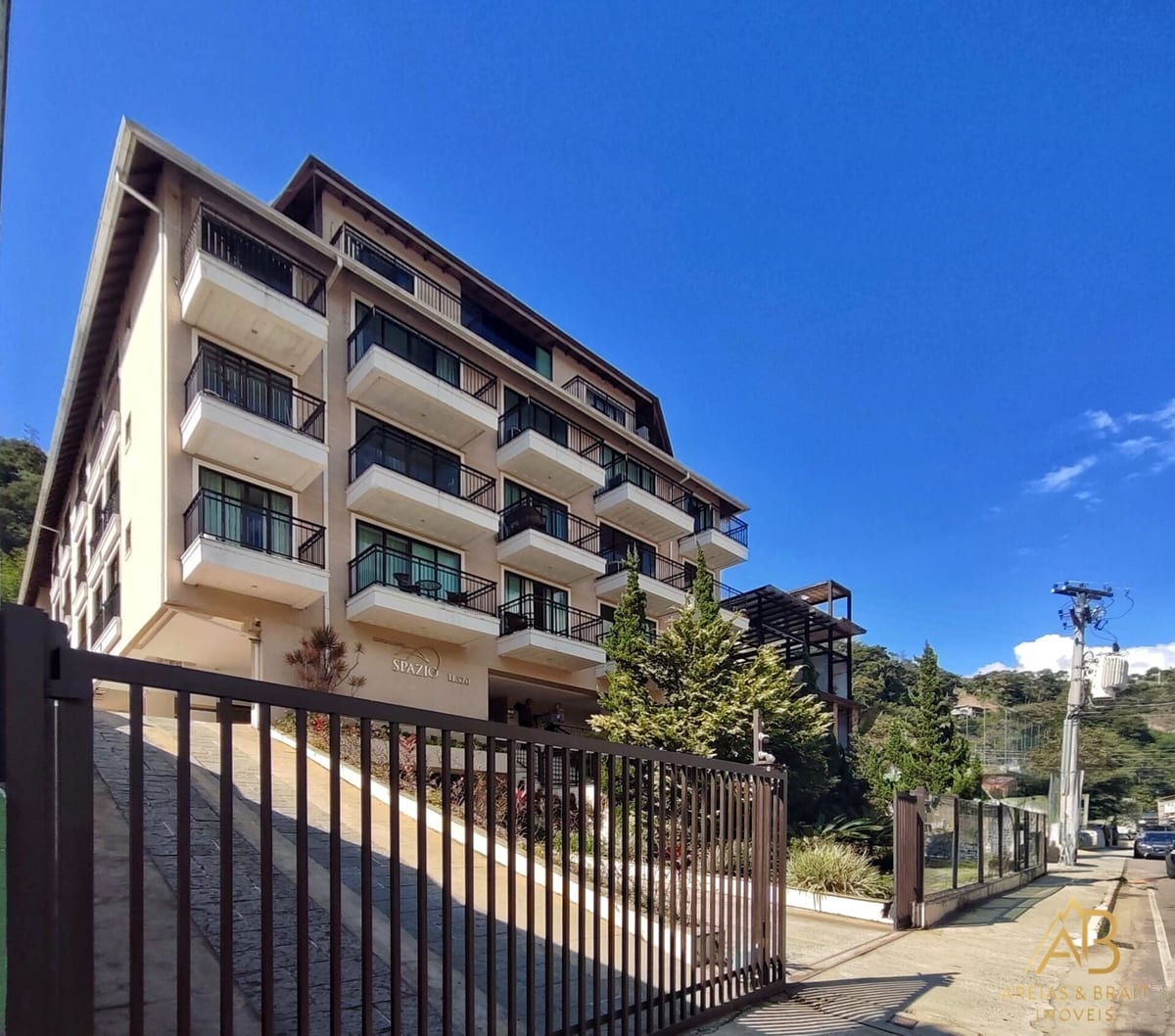 Apartamento Duplex 1 Suíte Mobiliado à Venda em Itaipava